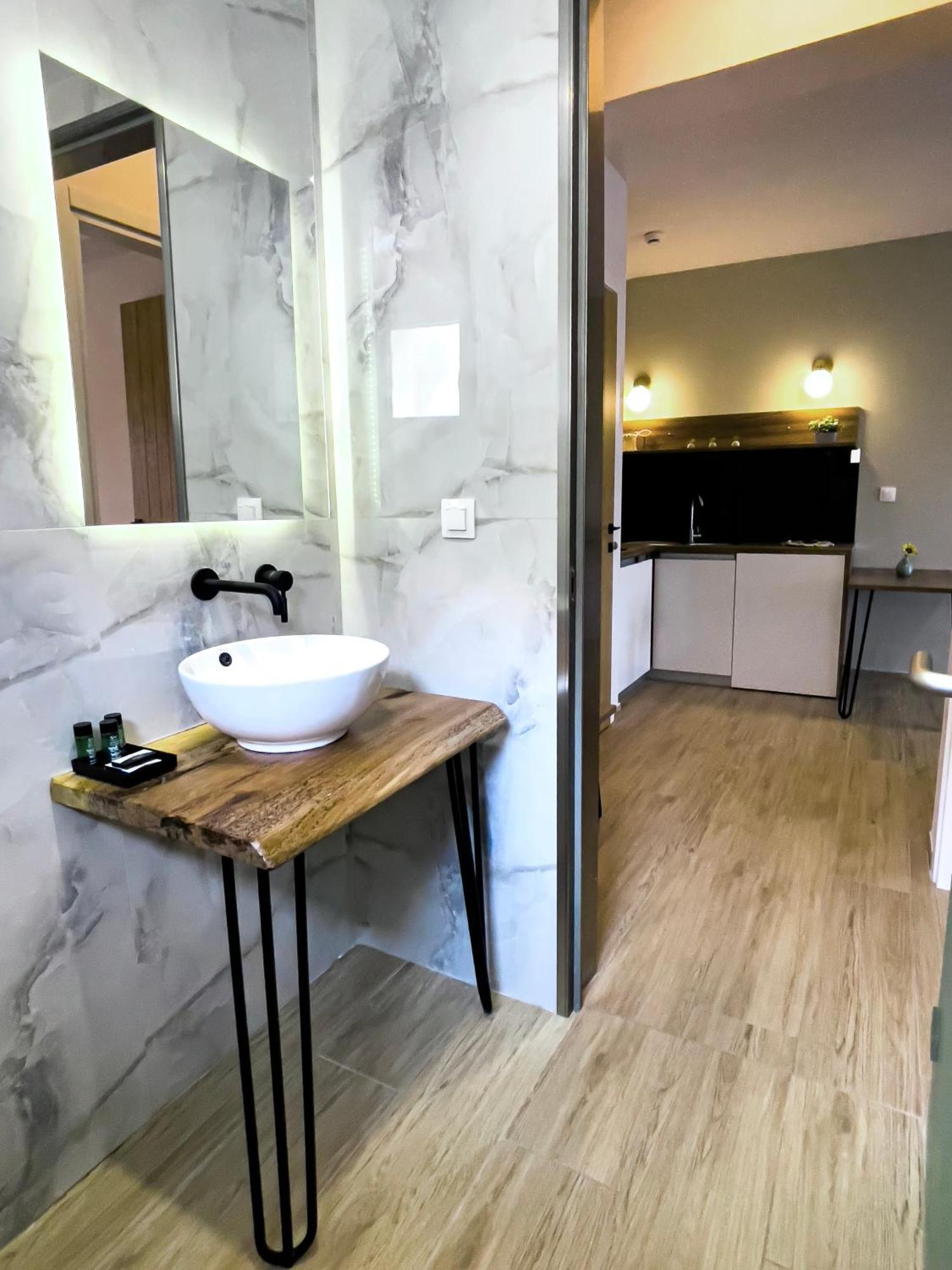 Athonite All Seasons Luxury Suites 이에리소스 외부 사진