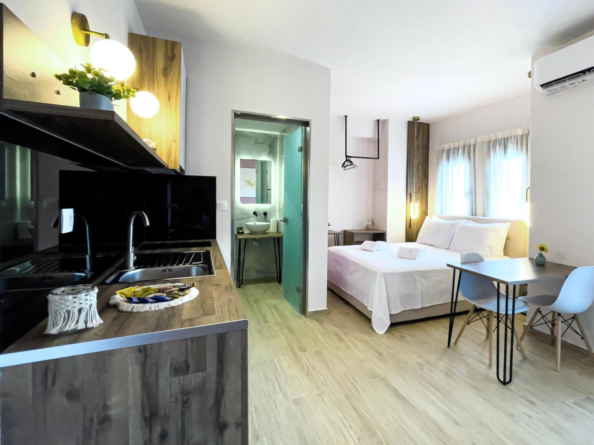 Athonite All Seasons Luxury Suites 이에리소스 외부 사진