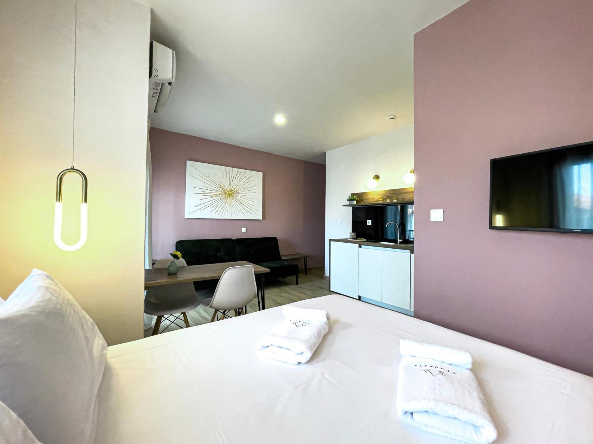 Athonite All Seasons Luxury Suites 이에리소스 외부 사진